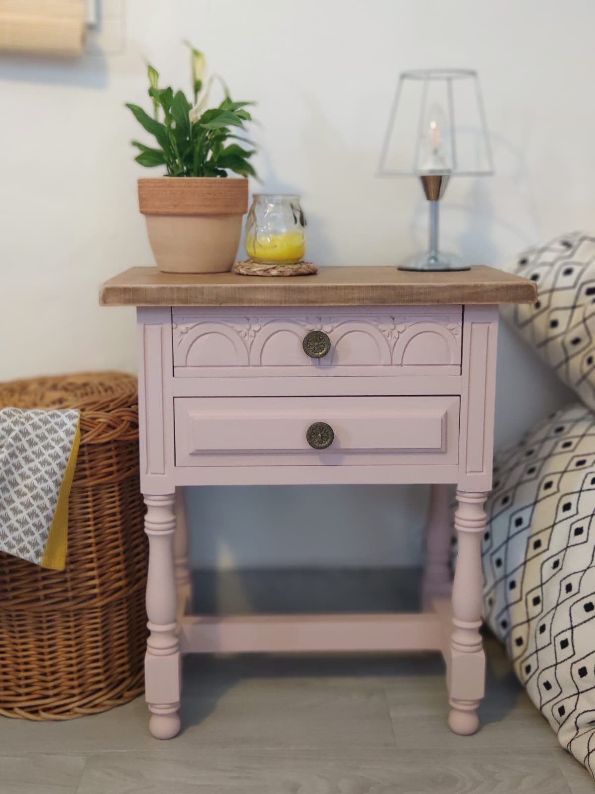 Mesita castellana en color rosa pétalo - Imagen 2