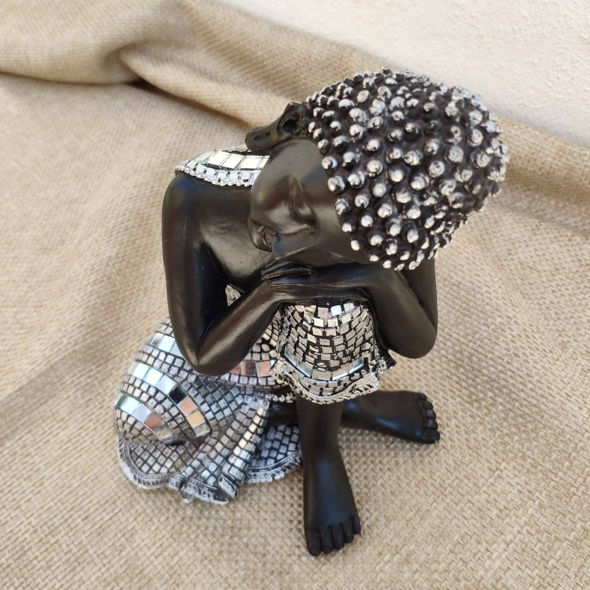 Figura de Buda durmiente sobre su rodilla - Imagen 3