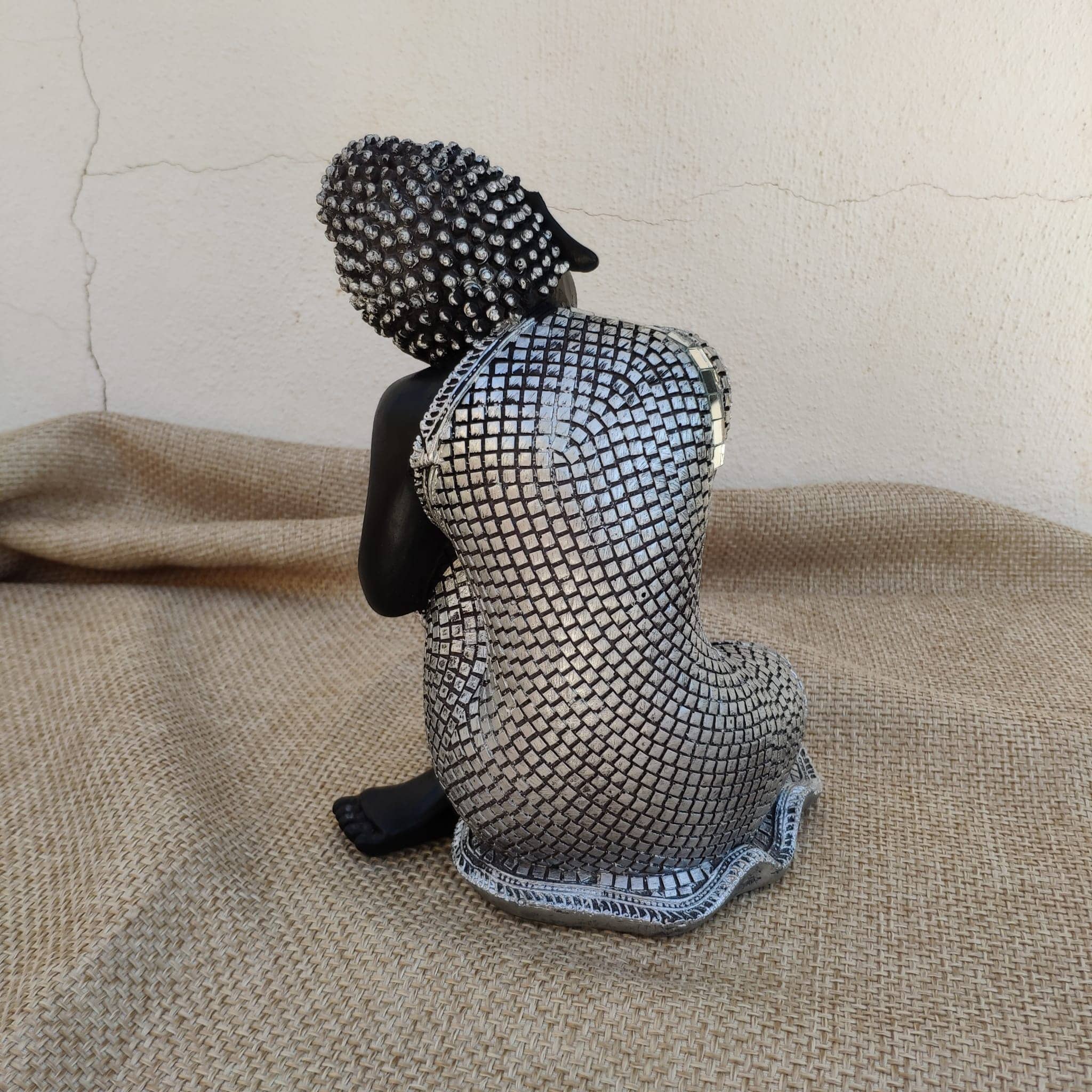 Figura de Buda durmiente sobre su rodilla - Imagen 2