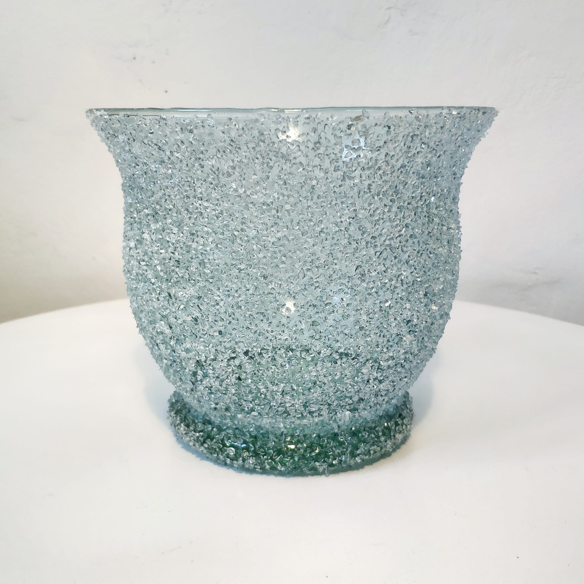 Florero de vidrio escarchado