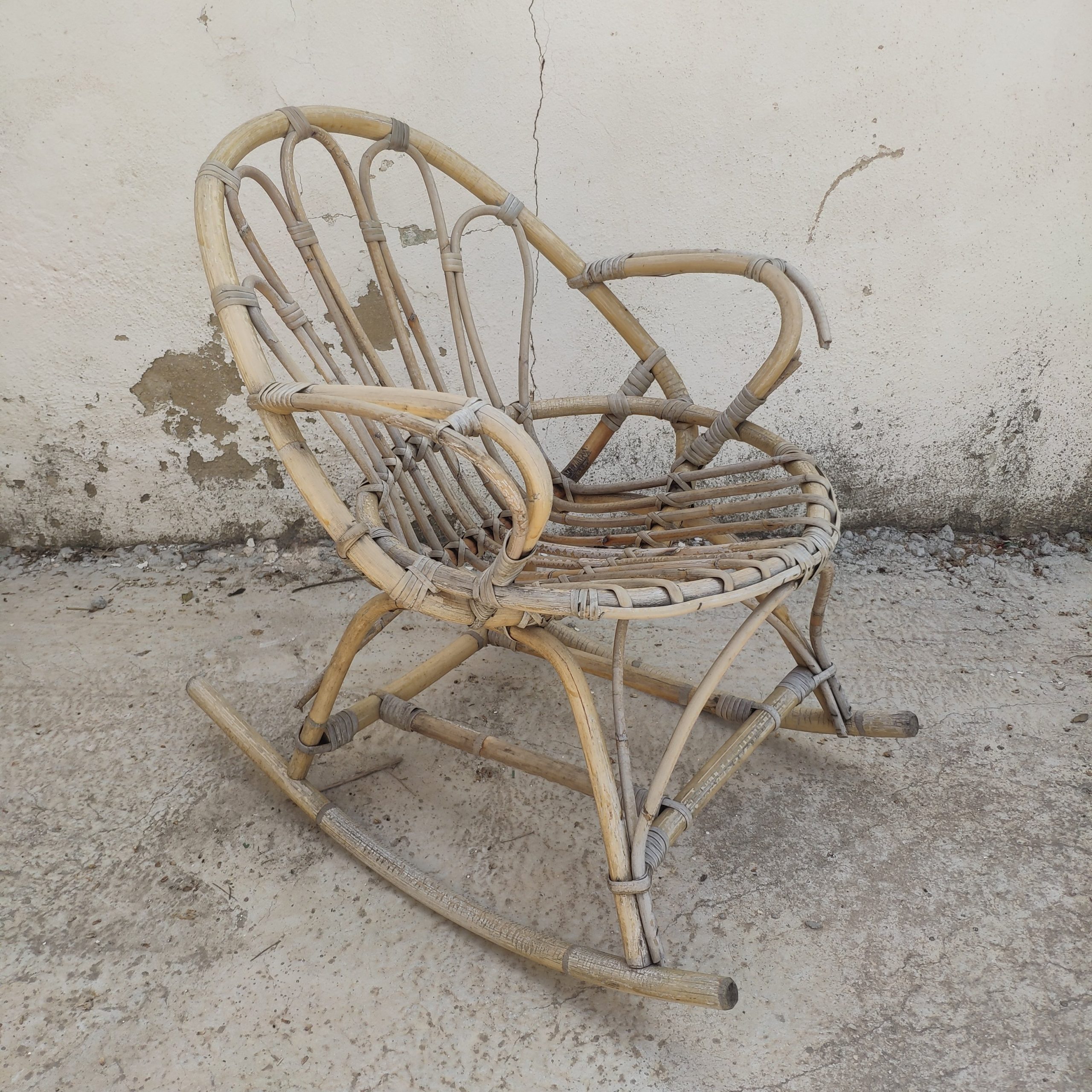 Mecedora de mimbre niño