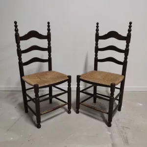 Sillas nogal y paja estilo colonial Unico Deco